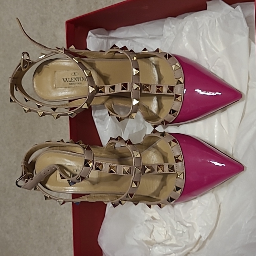 Magenta Valentino Rockstud Pumps